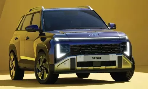 Hyundai Venue : రూ.7.99 లక్షలకే లగ్జరీ..అమ్మకాల్లో రికార్డు..కొత్త వెన్యూ ఫీచర్లు చూస్తే మైండ్ బ్లాక్ అవ్వాల్సిందే Hyundai Venue : రూ.7.99 లక్షలకే లగ్జరీ..అమ్మకాల్లో రికార్డు..కొత్త వెన్యూ ఫీచర్లు చూస్తే మైండ్ బ్లాక్ అవ్వాల్సిందే