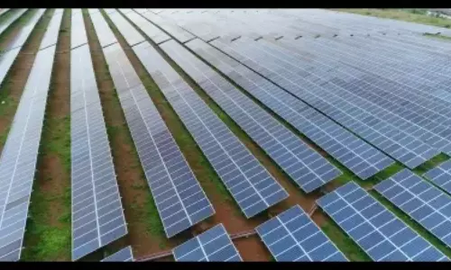 ఒకే దెబ్బకు రెండు పిట్టలు: సూర్యరశ్మితో నేరుగా రీఛార్జ్ అయ్యే సూపర్ డివైజ్ను ఆవిష్కరించిన బెంగళూరు శాస్త్రవేత్తలు!