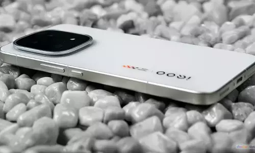 iQOO 15R: ఐకూ 15R షాకింగ్ ఫీచర్స్.. 7600mAh భారీ బ్యాటరీతో వన్‌ప్లస్ గుండెల్లో రైళ్లు..!