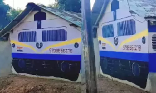 Viral News: వామ్మో..! కొడుకు రైల్వే ఉద్యోగం కోసం ఇంటినే రైలు ఇంజిన్‌లా మార్చేసిన తండ్రి