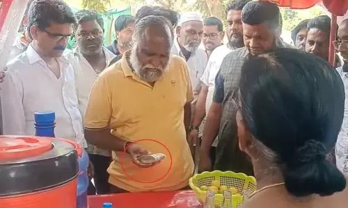 రీల్ హీరో కాదు.. రియల్ హీరో: ప్రచారంలో సోడా బండి మహిళ కష్టానికి చలించి లక్ష రూపాయలిచ్చిన జగ్గారెడ్డి!