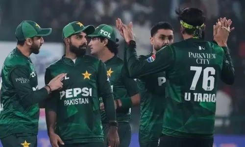 టీ20 వరల్డ్ కప్‌లో పాక్ బోణీ: ఓటమి అంచున నిలిచి గెలిచిన బాబర్ సేన.. అష్రఫ్ సిక్సర్ల విధ్వంసం!