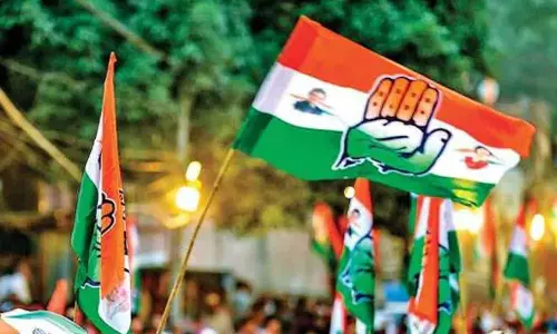 జగిత్యాల హస్తం పార్టీలో హ్యాండ్ ఇచ్చిన సొంత క్యాడర్: వలస నేతలకు ఓటేయొద్దంటూ కరపత్రాల కలకలం!