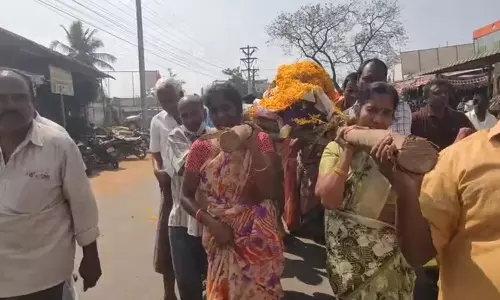 NTR District: ఆడపిల్లలంటే అలుసు కాదు.. ఆత్మగౌరవం! తండ్రి పాడె మోసి, అంతిమ సంస్కారాలు నిర్వహించిన నలుగురు కుమార్తెలు