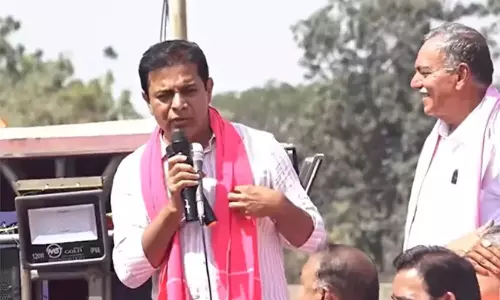 KTR: కాంగ్రెస్‌కు ఓటేస్తే మునిగిపోవడం ఖాయం! రూ.4 వేల పింఛన్ ఇస్తేనే వాళ్లకు ఓటేయండి.. కేటీఆర్ సంచలన వ్యాఖ్యలు