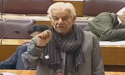 అమెరికా మమ్మల్ని టాయిలెట్ పేపర్‌లా వాడేసింది: పాక్ రక్షణ మంత్రి ఆసిఫ్‌ ఖవాజా సంచలన వ్యాఖ్యలు!