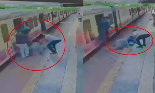 Viral Video:  ముంబైలో రియల్ హీరో.. ప్రాణాలకు తెగించి వృద్ధుడిని కాపాడిన టీసీ.. ఒళ్లు గగుర్పొడిచే వీడియో వైరల్!