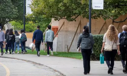 విదేశీ చదువులపై తగ్గుతున్న మోజు: రెండేళ్లలో 31 శాతం తగ్గిన విద్యార్థుల సంఖ్య.. కేంద్రం కీలక గణాంకాలు!