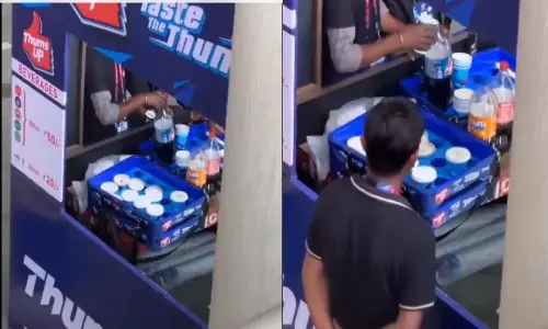 T20 World Cup 2026: అరుణ్ జైట్లీ స్టేడియంలో ‘డ్రింక్’ స్కామ్: తాగేసిన కూల్ డ్రింక్స్‌ మళ్ళీ బాటిళ్లలోకి.. టీ20 వరల్డ్ కప్ వేళ షాకింగ్ వీడియో!