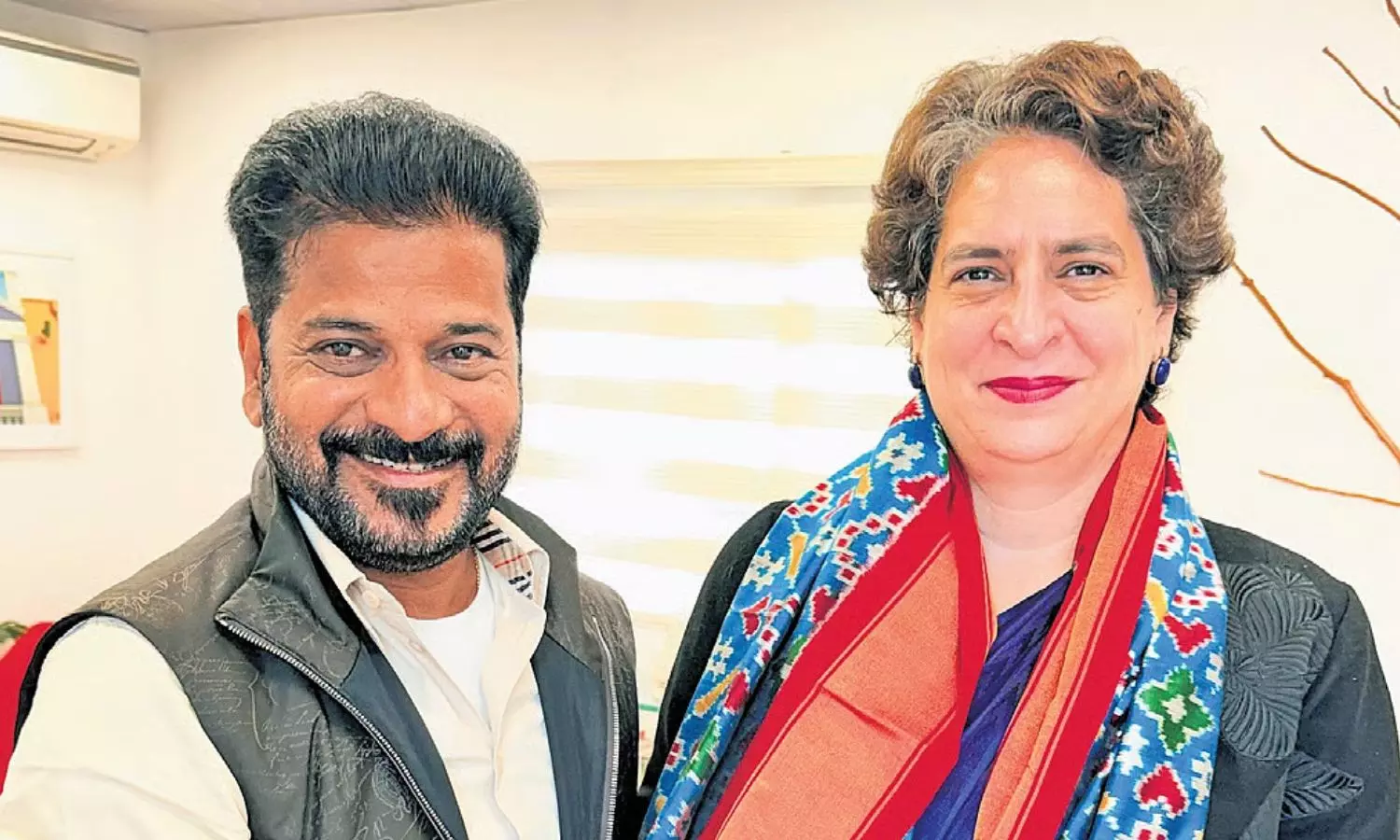CM Revanth Reddy: ఢిల్లీలో ప్రియాంక గాంధీతో సీఎం రేవంత్ రెడ్డి భేటీ CM Revanth Reddy: ఢిల్లీలో ప్రియాంక గాంధీతో సీఎం రేవంత్ రెడ్డి భేటీ