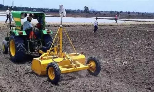 Farm App: సాగు పనుల్లో ఉబర్ విప్లవం.. ఇక ఫోన్ కాల్తో పొలంలోకి ట్రాక్టర్..! Farm App: సాగు పనుల్లో ఉబర్ విప్లవం.. ఇక ఫోన్ కాల్తో పొలంలోకి ట్రాక్టర్..!