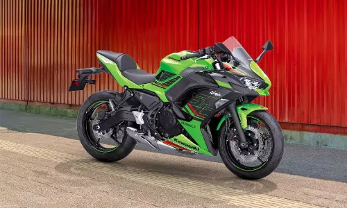 Kawasaki: బైక్ లవర్స్కు క్రేజీ అప్డేట్.. కవాసకీ నింజా బైక్స్పై భారీ డిస్కౌంట్లు.. రూ. 2.50 లక్షల వరకు ఆదా..! Kawasaki: బైక్ లవర్స్కు క్రేజీ అప్డేట్.. కవాసకీ నింజా బైక్స్పై భారీ డిస్కౌంట్లు.. రూ. 2.50 లక్షల వరకు ఆదా..!