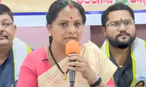 Kavitha: సీపీఐ కాళ్లు పట్టుకోవడం సిగ్గుచేటు: కేటీఆర్ టార్గెట్‌గా ఎమ్మెల్సీ కవిత బాంబులు