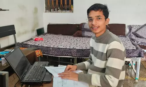 సుప్రీంకోర్టులో 19 ఏళ్ల కుర్రాడి సంచలనం.. లాయర్ లేకుండానే వాదించి నీట్ సీటు కొట్టాడు!