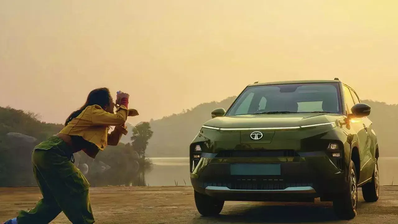 Tata Punch EV : ఒక్కసారి ఛార్జ్ చేస్తే తిరుపతి నుంచి హైదరాబాద్ వెళ్లొచ్చు.. టాటా పంచ్ రేంజ్ వీడియో వైరల్ Tata Punch EV : ఒక్కసారి ఛార్జ్ చేస్తే తిరుపతి నుంచి హైదరాబాద్ వెళ్లొచ్చు.. టాటా పంచ్ రేంజ్ వీడియో వైరల్