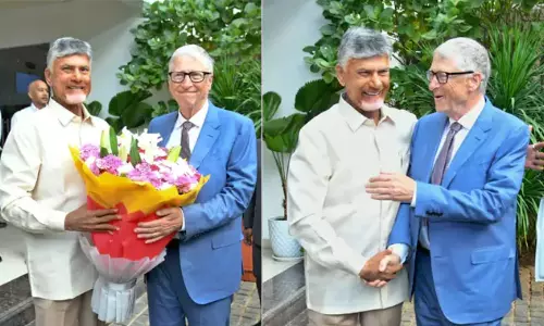 Chandrababu-Bill Gates: అమరావతిలో బిల్గేట్స్ సందడి.. సీఎం చంద్రబాబుతో కీలక భేటీ.. ‘ఆర్టీజీఎస్’ పనితీరుపై ప్రశంసలు Chandrababu-Bill Gates: అమరావతిలో బిల్గేట్స్ సందడి.. సీఎం చంద్రబాబుతో కీలక భేటీ.. ‘ఆర్టీజీఎస్’ పనితీరుపై ప్రశంసలు
