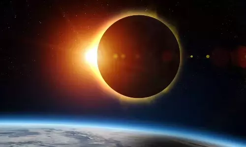 Solar Eclipse 2026: ఆకాశంలో అద్భుతం: రేపే ‘రింగ్ ఆఫ్ ఫైర్’ సూర్యగ్రహణం.. నిప్పుల వలయంలా కనిపించనున్న భానుడు! Solar Eclipse 2026: ఆకాశంలో అద్భుతం: రేపే ‘రింగ్ ఆఫ్ ఫైర్’ సూర్యగ్రహణం.. నిప్పుల వలయంలా కనిపించనున్న భానుడు!
