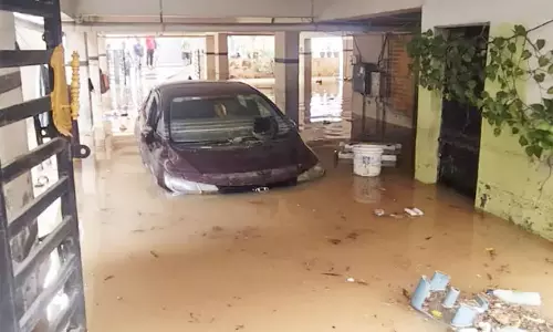 Manikonda: పైప్‌లైన్ బ్లాస్ట్.. మణికొండలో కాలనీలను ముంచెత్తిన వరద