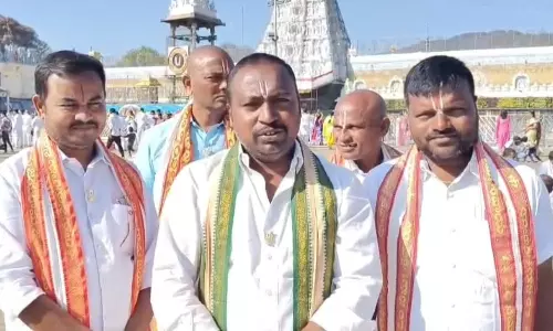 KCR Birthday: కేసీఆర్ మళ్లీ సీఎం కావాలి.. తిరుమల శ్రీవారికి మొక్కులు చెల్లించుకున్న జగిత్యాల అభిమానులు!