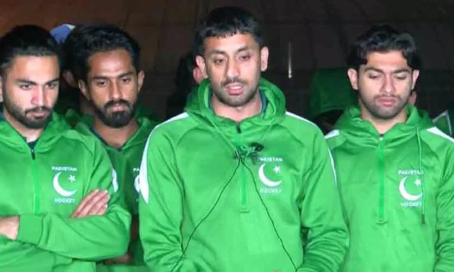 మ్యాచ్ ముందు గిన్నెలు కడిగాం: పాకిస్థాన్ హాకీ జట్టు కెప్టెన్ సంచలన ఆరోపణలు మ్యాచ్ ముందు గిన్నెలు కడిగాం: పాకిస్థాన్ హాకీ జట్టు కెప్టెన్ సంచలన ఆరోపణలు