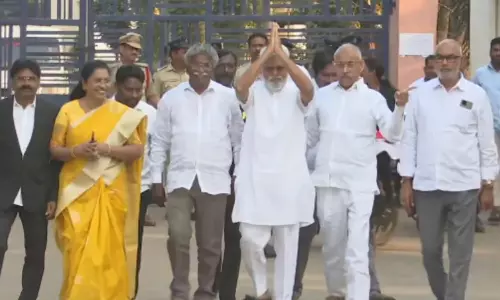 Ambati Rambabu: రాజమండ్రి జైలునుంచి మాజీమంత్రి అంబటి విడుదల Ambati Rambabu: రాజమండ్రి జైలునుంచి మాజీమంత్రి అంబటి విడుదల