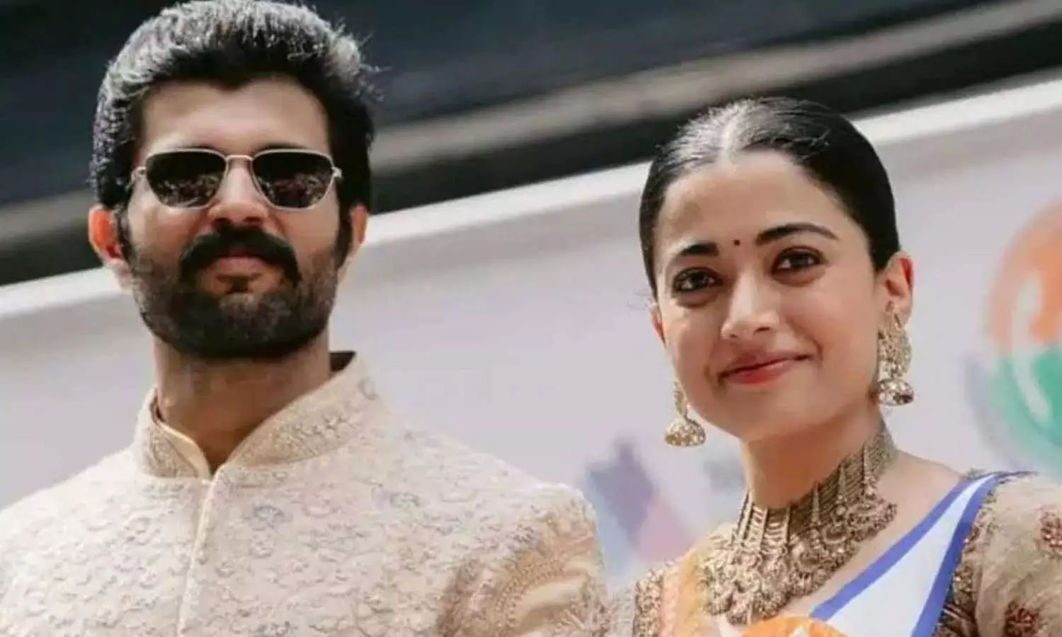 Vijay Deverakonda & Rashmika: విజయ్ దేవరకొండ ఇంట దగ్గర మొదలైన హడావిడి..పెళ్లి పనులు షురూ Vijay Deverakonda & Rashmika: విజయ్ దేవరకొండ ఇంట దగ్గర మొదలైన హడావిడి..పెళ్లి పనులు షురూ