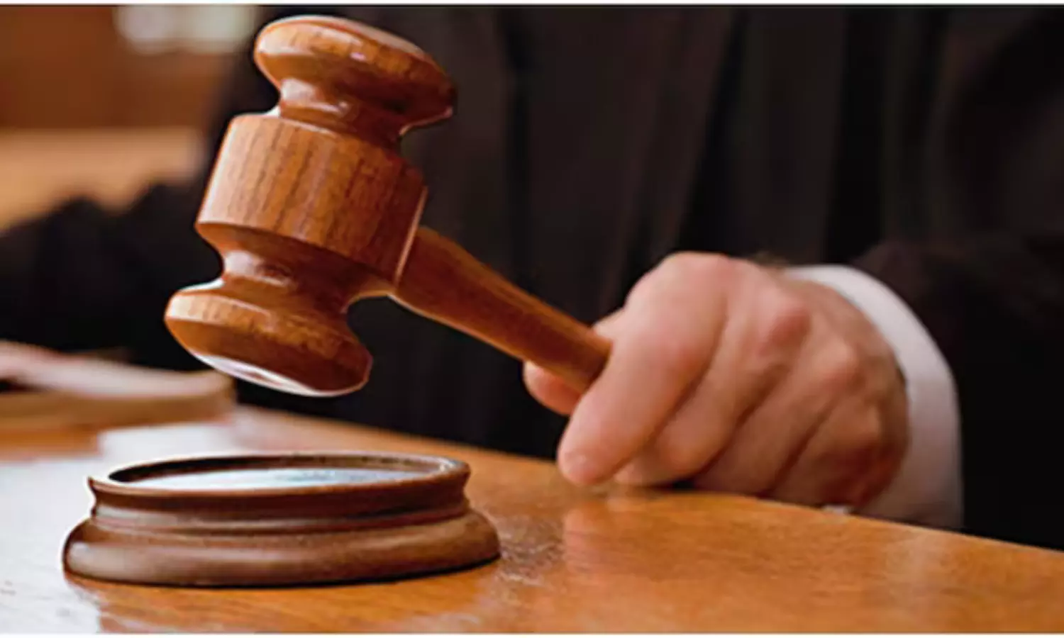 Mumbai Court: ముంబై కోర్టు తీర్పు.. మైనర్కు ఫ్లయింగ్ కిస్ ఇచ్చినందుకు 3 ఏళ్ల జైలు Mumbai Court: ముంబై కోర్టు తీర్పు.. మైనర్కు ఫ్లయింగ్ కిస్ ఇచ్చినందుకు 3 ఏళ్ల జైలు