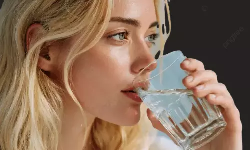 ఉదయం ఖాళీ కడుపుతో నీరు తాగితే లాభాలేమిటి? నిపుణుల సూచనలు