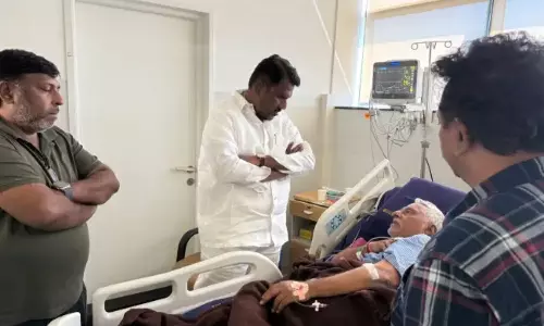 కిమ్స్ ఆసుపత్రిలో జీవన్ రెడ్డిని పరామర్శించిన మంత్రి అడ్లూరి