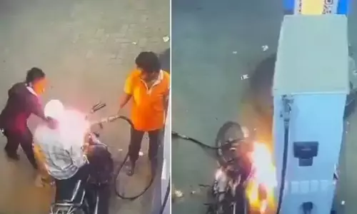 Viral Video: బుద్ధి చెప్పబోతే బంకుకే నిప్పు.. సిగరెట్ వద్దన్నందుకు పెట్రోల్ ట్యాంక్‌లోకి లైటర్ విసిరేసిన ఉన్మాది!