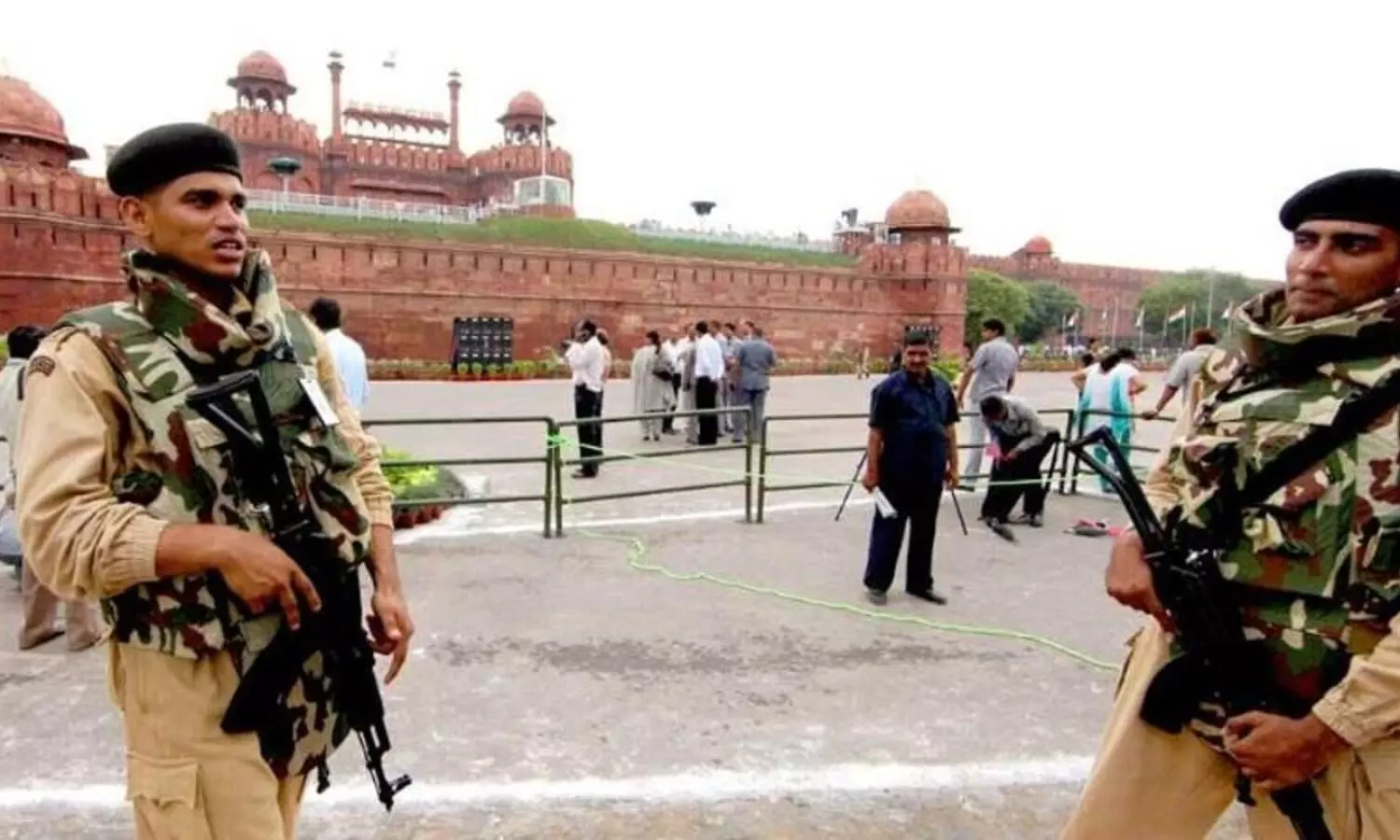 Delhi High Alert: ఢిల్లీకి ఉగ్రముప్పు.. హై అలర్ట్ ప్రకటించిన నిఘా వర్గాలు! Delhi High Alert: ఢిల్లీకి ఉగ్రముప్పు.. హై అలర్ట్ ప్రకటించిన నిఘా వర్గాలు!