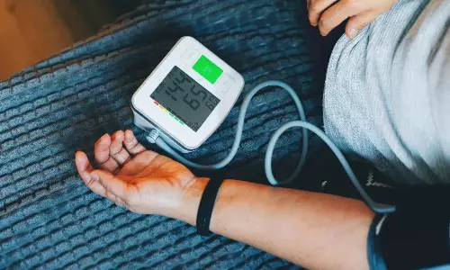 High BP Warning Signs: బీపీ మీటర్.. 140 దాటుతోందా? అయితే డేంజర్ జోన్లో ఉన్నట్లే! High BP Warning Signs: బీపీ మీటర్.. 140 దాటుతోందా? అయితే డేంజర్ జోన్లో ఉన్నట్లే!