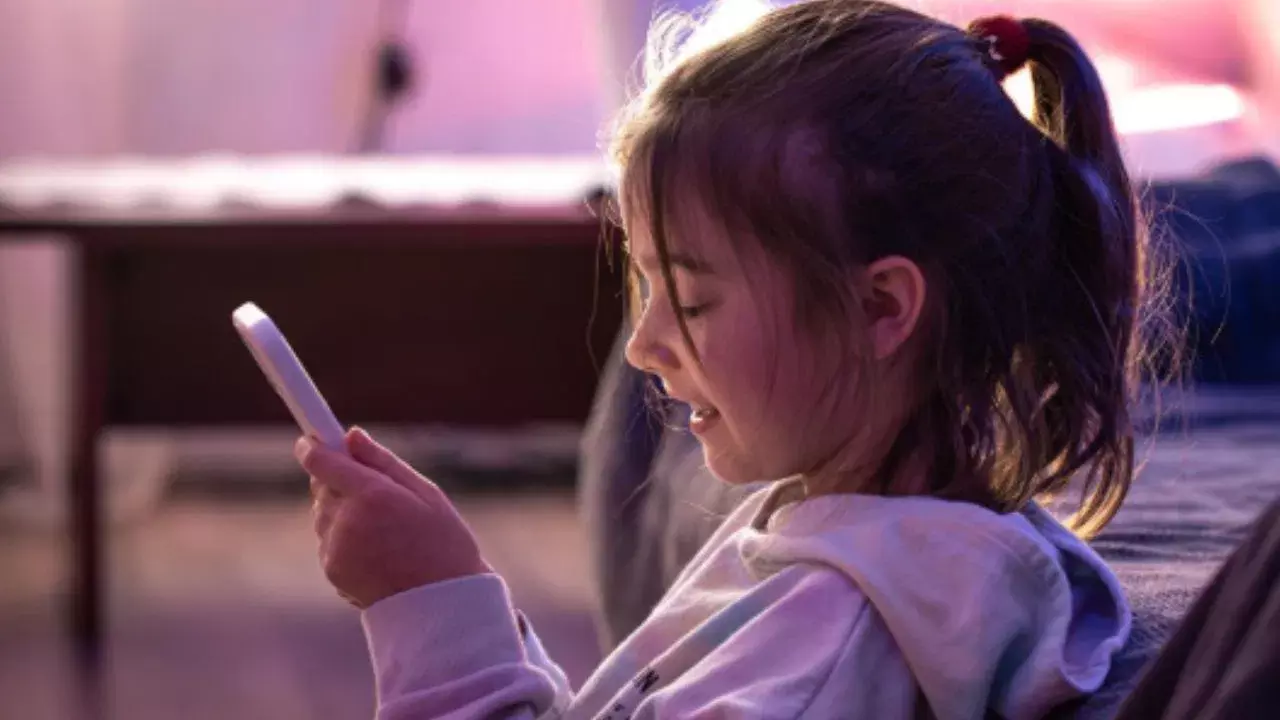 Mobile Ban : ఆస్ట్రేలియా బాటలో సర్కార్ సంచలనం.. 16 ఏళ్లలోపు పిల్లలకు ఫోన్ నిషేధం