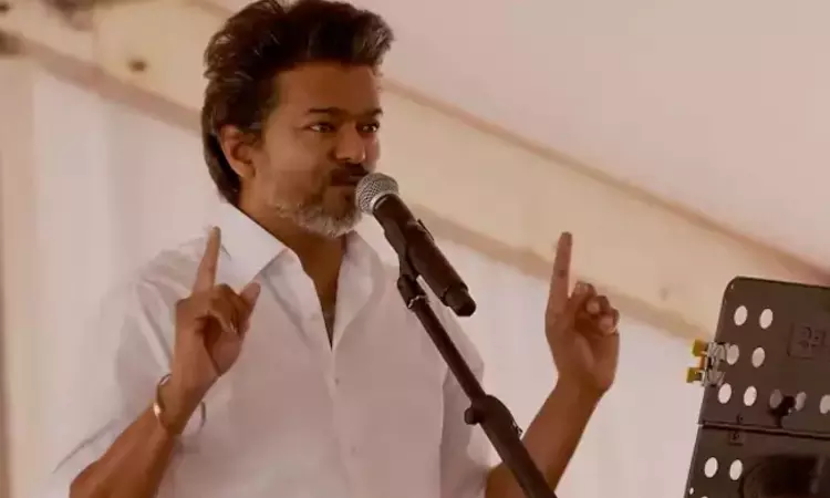 Vijay: డీఎంకేకు ఓటు వేస్తే బీజేపీకి వేసినట్లే.. వేలూరు సభలో సీఎం స్టాలిన్పై విజయ్ నిప్పులు! Vijay: డీఎంకేకు ఓటు వేస్తే బీజేపీకి వేసినట్లే.. వేలూరు సభలో సీఎం స్టాలిన్పై విజయ్ నిప్పులు!