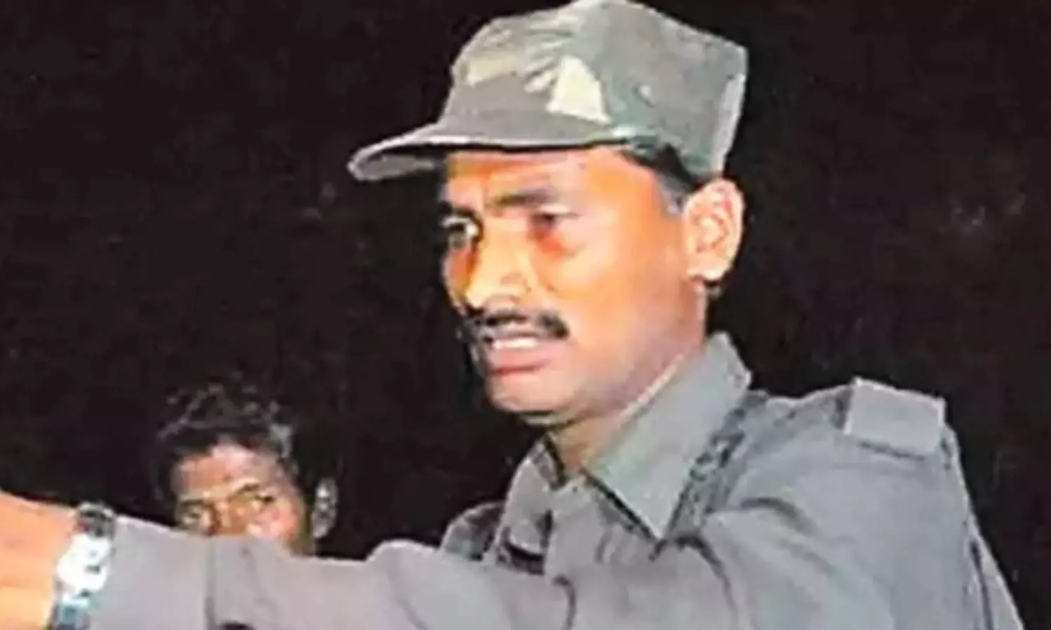 Former Maoist Chief Dev Ji : ఐటీ ఉద్యోగులతో కలవాలని మాజీ మావోయిస్ట్ దేవ్ జీ వ్యాఖ్యలు Former Maoist Chief Dev Ji : ఐటీ ఉద్యోగులతో కలవాలని మాజీ మావోయిస్ట్ దేవ్ జీ వ్యాఖ్యలు