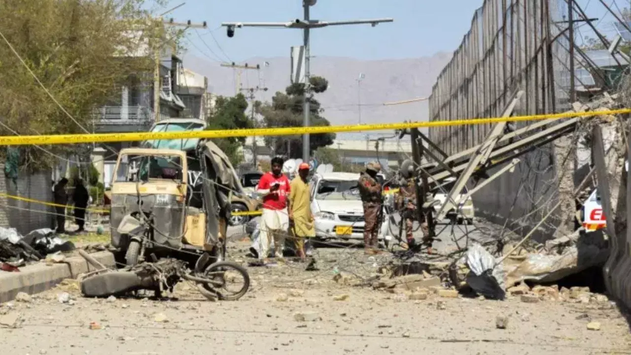 Donald Trump : పాక్-ఆఫ్ఘన్ యుద్ధంలోకి ట్రంప్ ఎంట్రీ.. అవసరమైతే నేనొస్తానంటూ ప్రకటన Donald Trump : పాక్-ఆఫ్ఘన్ యుద్ధంలోకి ట్రంప్ ఎంట్రీ.. అవసరమైతే నేనొస్తానంటూ ప్రకటన