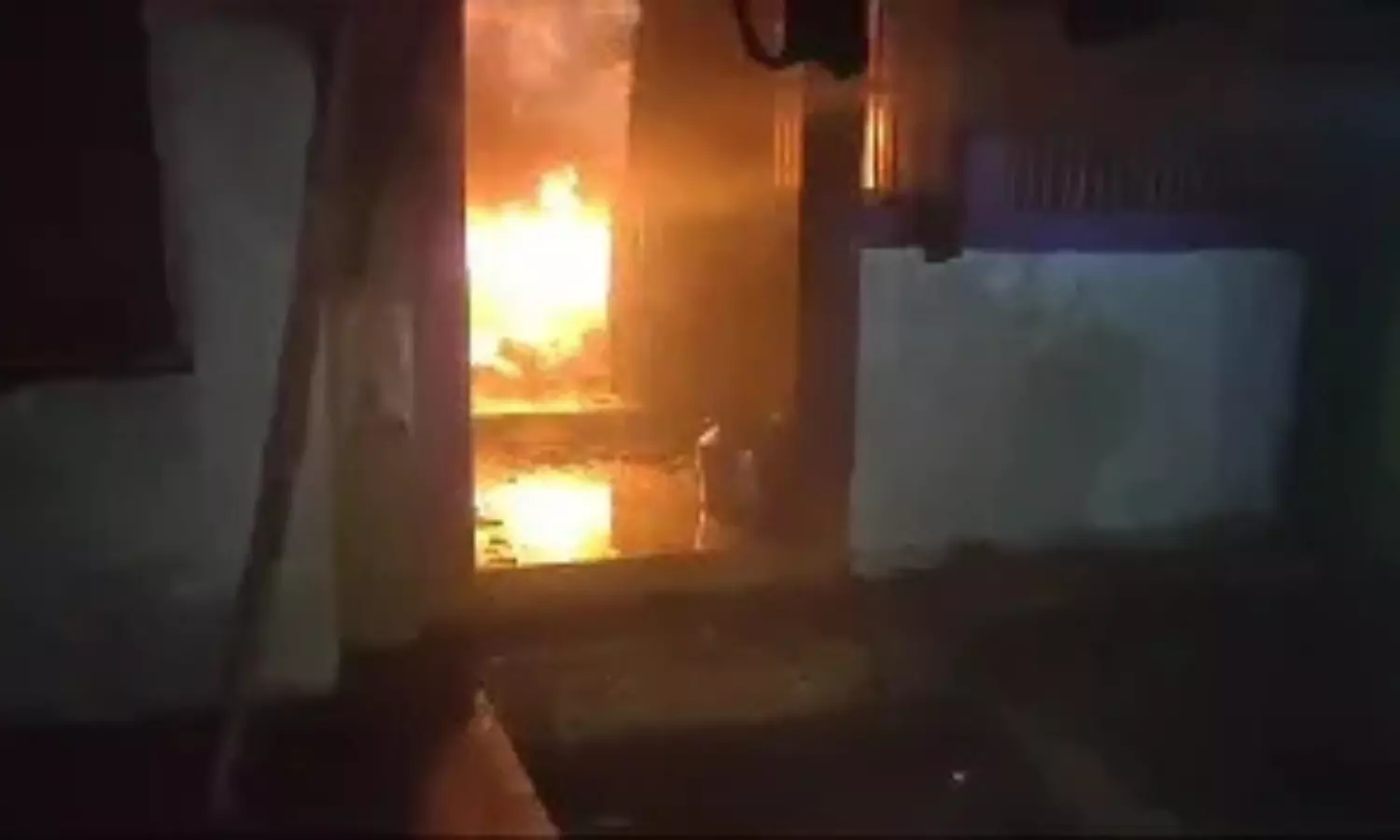 Fire Accident in Korutla Jagtial District : కోరుట్లలో అగ్నిప్రమాదం.. షార్ట్ సర్క్యూట్తో ఇల్లు దగ్ధం Fire Accident in Korutla Jagtial District : కోరుట్లలో అగ్నిప్రమాదం.. షార్ట్ సర్క్యూట్తో ఇల్లు దగ్ధం
