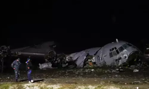 Bolivia plane crash: బొలీవియాలోని ఎల్ ఆల్టోలో వైమానిక దళానికి చెందిన నగదు రవాణా విమానం కూలిన ఘటనలో 15 మంది మరణించారు. Bolivia plane crash: బొలీవియాలోని ఎల్ ఆల్టోలో వైమానిక దళానికి చెందిన నగదు రవాణా విమానం కూలిన ఘటనలో 15 మంది మరణించారు.