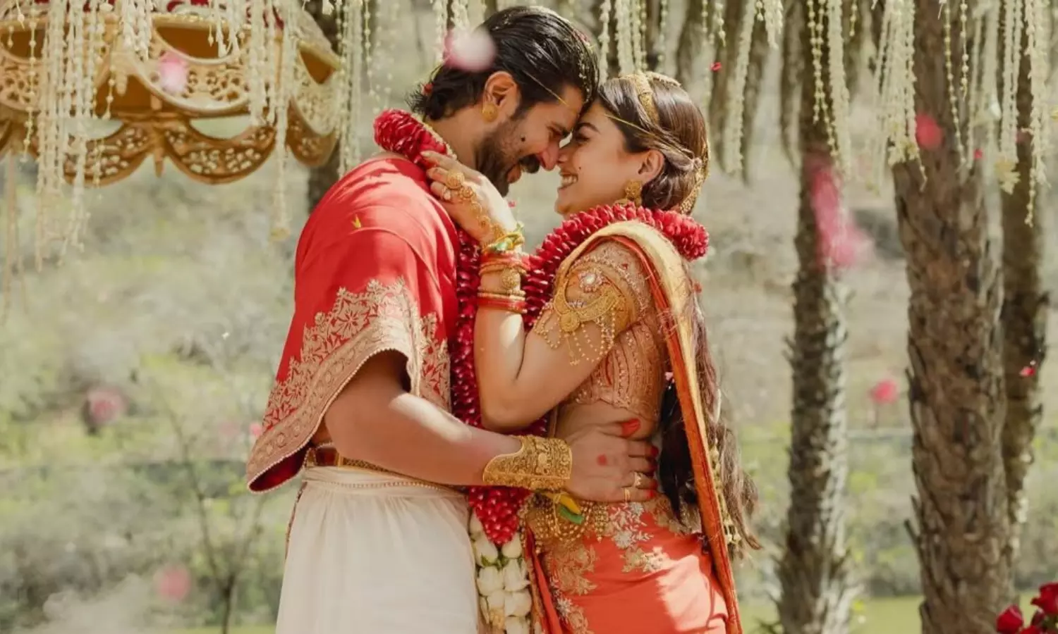 Vijay Deverakonda - Rashmika : ప్లీజ్ మా రిసెప్షన్కు ఎవరూ రావొద్దు..! Vijay Deverakonda - Rashmika : ప్లీజ్ మా రిసెప్షన్కు ఎవరూ రావొద్దు..!