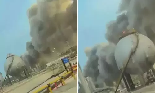 Iran Drone Attack: సౌదీ అరామ్కోపై అణుబాంబు లాంటి డ్రోన్ దాడి.. ప్రపంచవ్యాప్తంగా టెన్షన్ షురూ..! Iran Drone Attack: సౌదీ అరామ్కోపై అణుబాంబు లాంటి డ్రోన్ దాడి.. ప్రపంచవ్యాప్తంగా టెన్షన్ షురూ..!