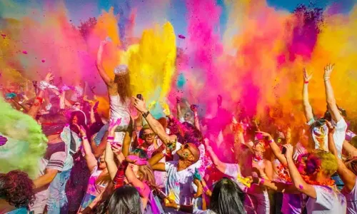 Holi festival destinations: రంగుల హొలీ పండుగను భారత్ లో ఎక్కడెక్కడ ఎలా జరుపుకుంటారంటే . . Holi festival destinations: రంగుల హొలీ పండుగను భారత్ లో ఎక్కడెక్కడ ఎలా జరుపుకుంటారంటే . .