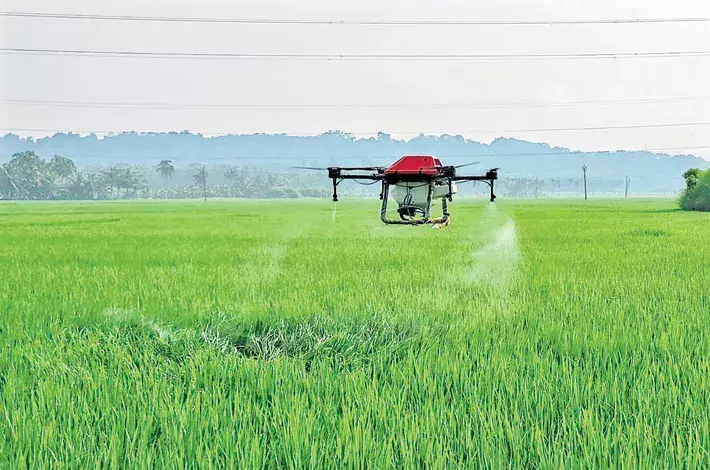 Drone Subsidy : తెలంగాణ రైతులకు బంపర్ ఆఫర్..రూ.4 లక్షల సబ్సిడీతో వ్యవసాయ డ్రోన్లు Drone Subsidy : తెలంగాణ రైతులకు బంపర్ ఆఫర్..రూ.4 లక్షల సబ్సిడీతో వ్యవసాయ డ్రోన్లు
