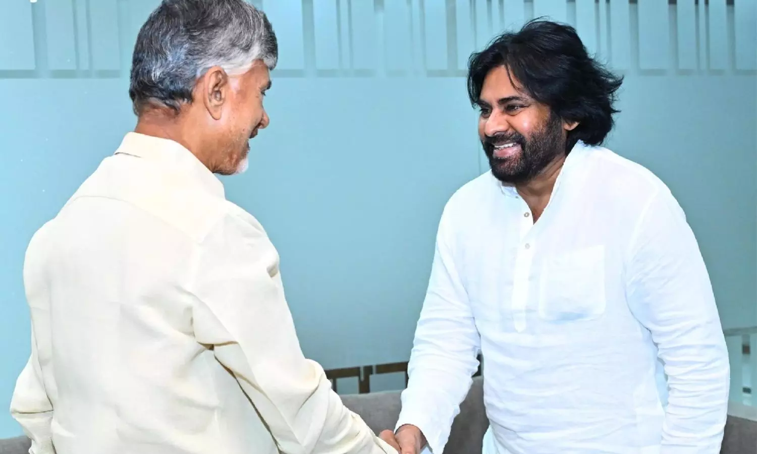 Pawan Kalyan: సీఎం చంద్రబాబుతో పవన్ కళ్యాణ్ కీలక చర్చలు Pawan Kalyan: సీఎం చంద్రబాబుతో పవన్ కళ్యాణ్ కీలక చర్చలు