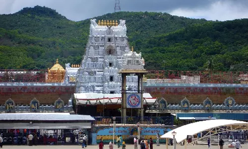 Tirumala : తిరుమల భక్తులకు అలెర్ట్..నేడు 10 గంటల పాటు శ్రీవారి ఆలయం మూసివేత