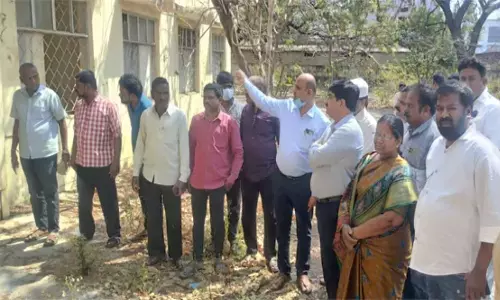 Jadcherla: మార్చురీలో శవాన్ని కుక్కలు పీక్కుతిన్న ఘటన.. నలుగురు అధికారులపై సస్పెన్షన్ వేటు!