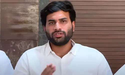 Devineni Avinash: ప్రజలకు ఎంపీ కేశినేని చిన్ని బహిరంగ క్షమాపణ చెప్పాలి Devineni Avinash: ప్రజలకు ఎంపీ కేశినేని చిన్ని బహిరంగ క్షమాపణ చెప్పాలి