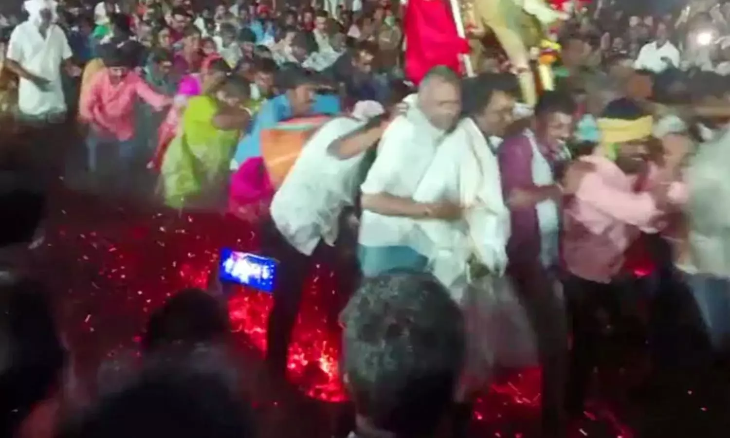 Nalgonda: భక్తి కాస్తా భయంగా మారింది.. నిప్పుల గుండంలో పడిపోయిన భక్తులు