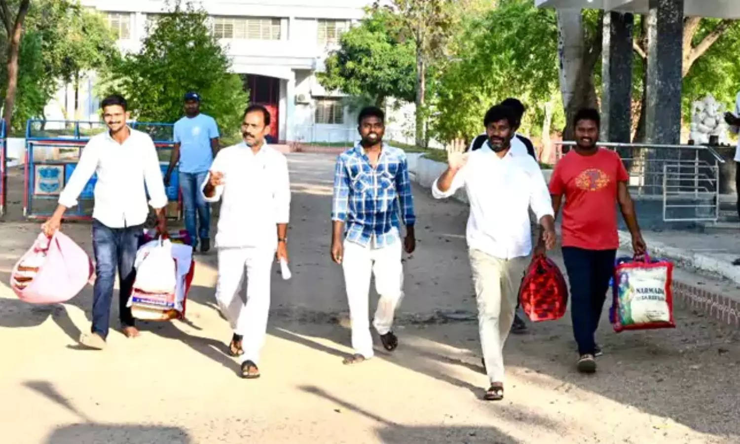 Balka Suman: జైలు నుంచి మాజీ ఎమ్మెల్యే బాల్క సుమన్ విడుదల Balka Suman: జైలు నుంచి మాజీ ఎమ్మెల్యే బాల్క సుమన్ విడుదల