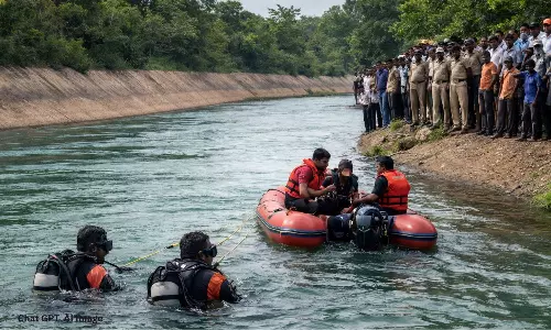 Nalgonda: నల్గొండ జిల్లాలో విషాదం.. సాగర్ ఎడమ కాలువలో ఇద్దరు యువకులు గల్లంతు