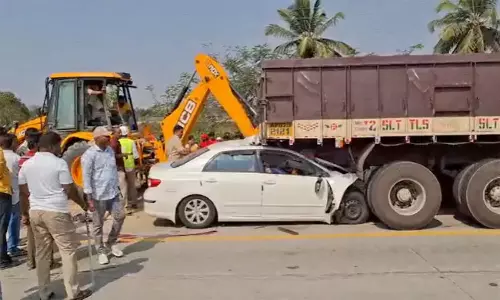 Road Accident: దైవ దర్శనానికి వెళ్తుండగా కాటేసిన కాలం.. ఒకే కుటుంబంలోని ఐదుగురు మృతి!